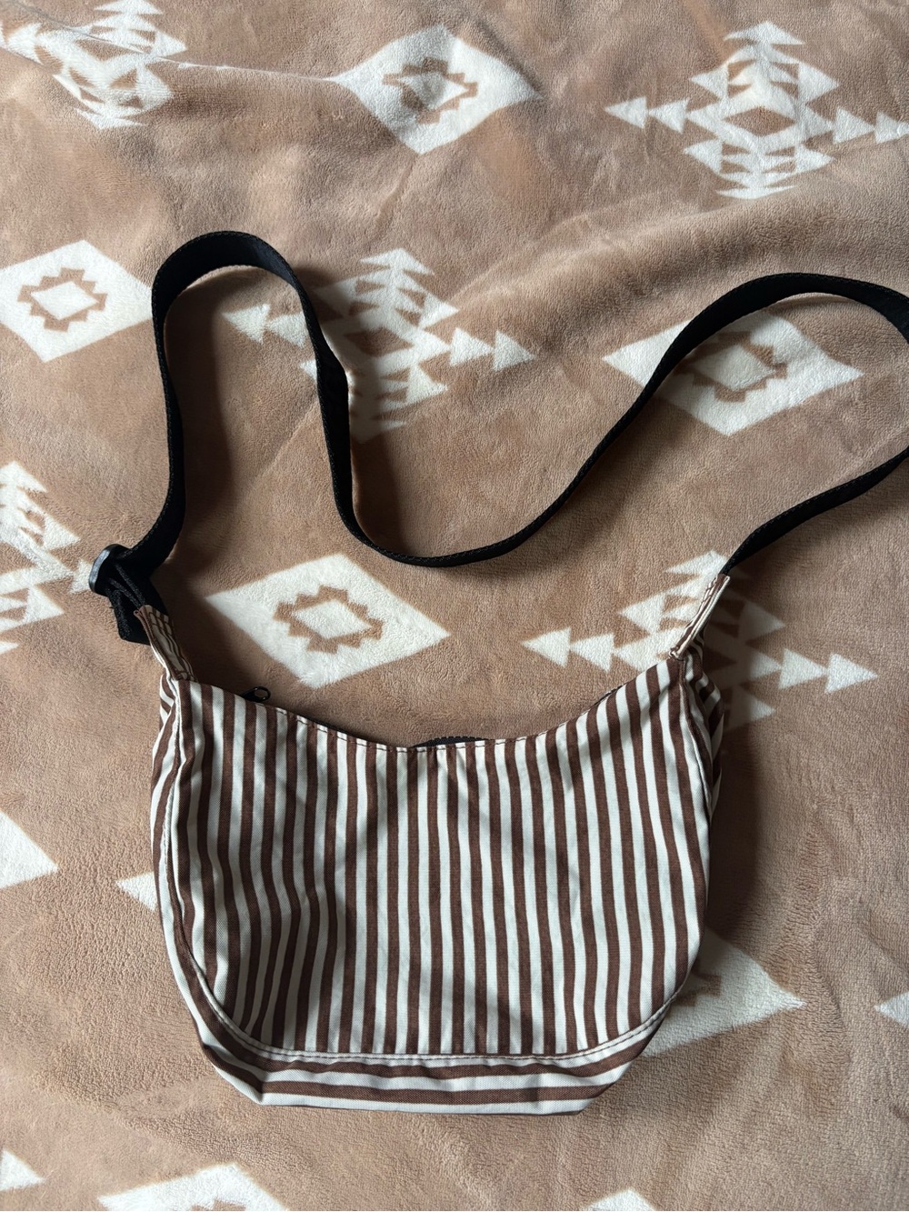 BAGGU Brown & White Striped Crossbody Bag